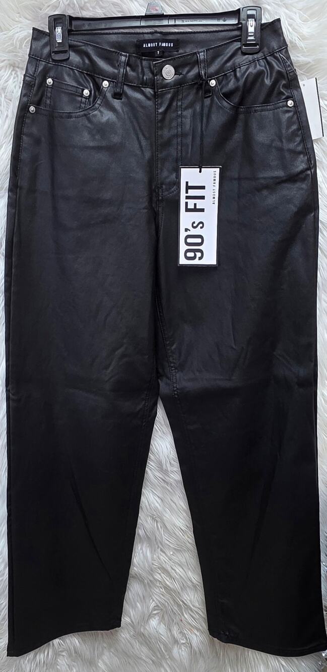 Almost Famous Women's Black Juniors 90s Faux-Leather Wide-Leg Jeans Pants (7)